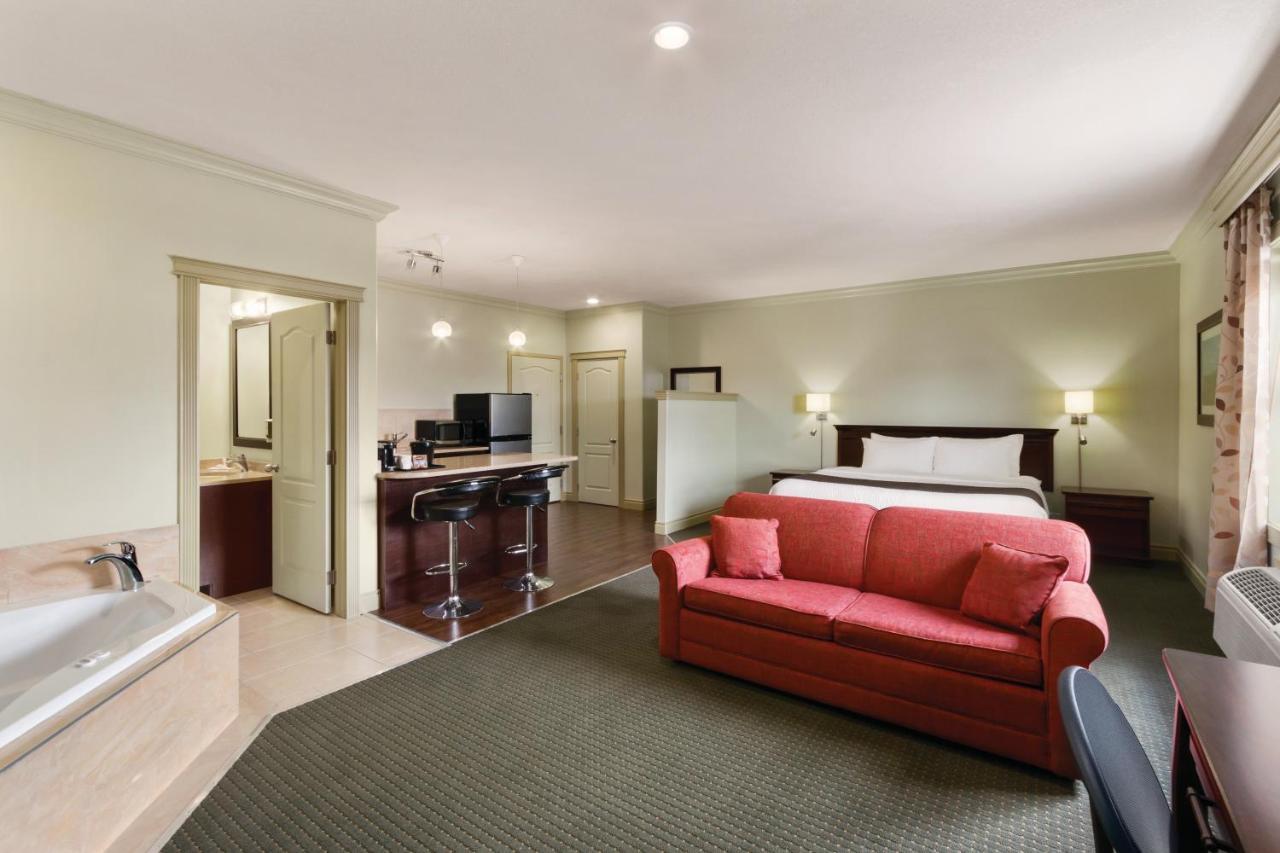 Quality Inn & Suites Whitecourt Dış mekan fotoğraf