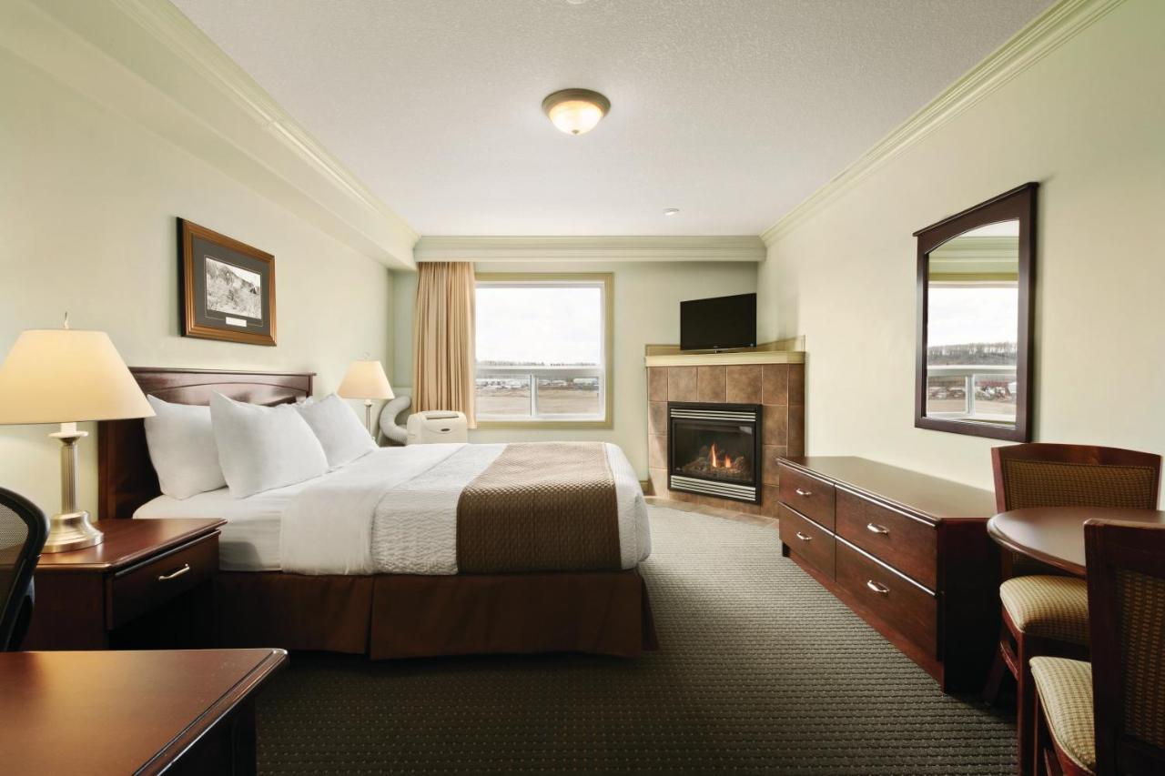 Quality Inn & Suites Whitecourt Dış mekan fotoğraf