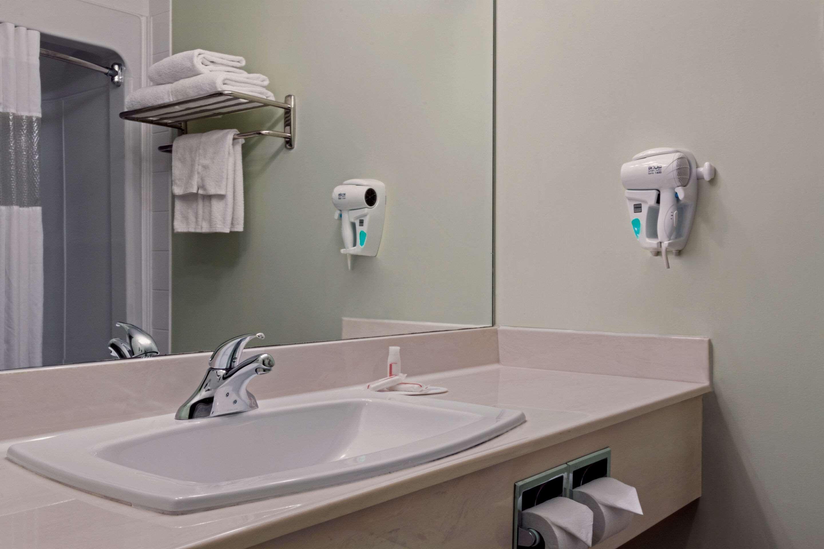 Quality Inn & Suites Whitecourt Dış mekan fotoğraf