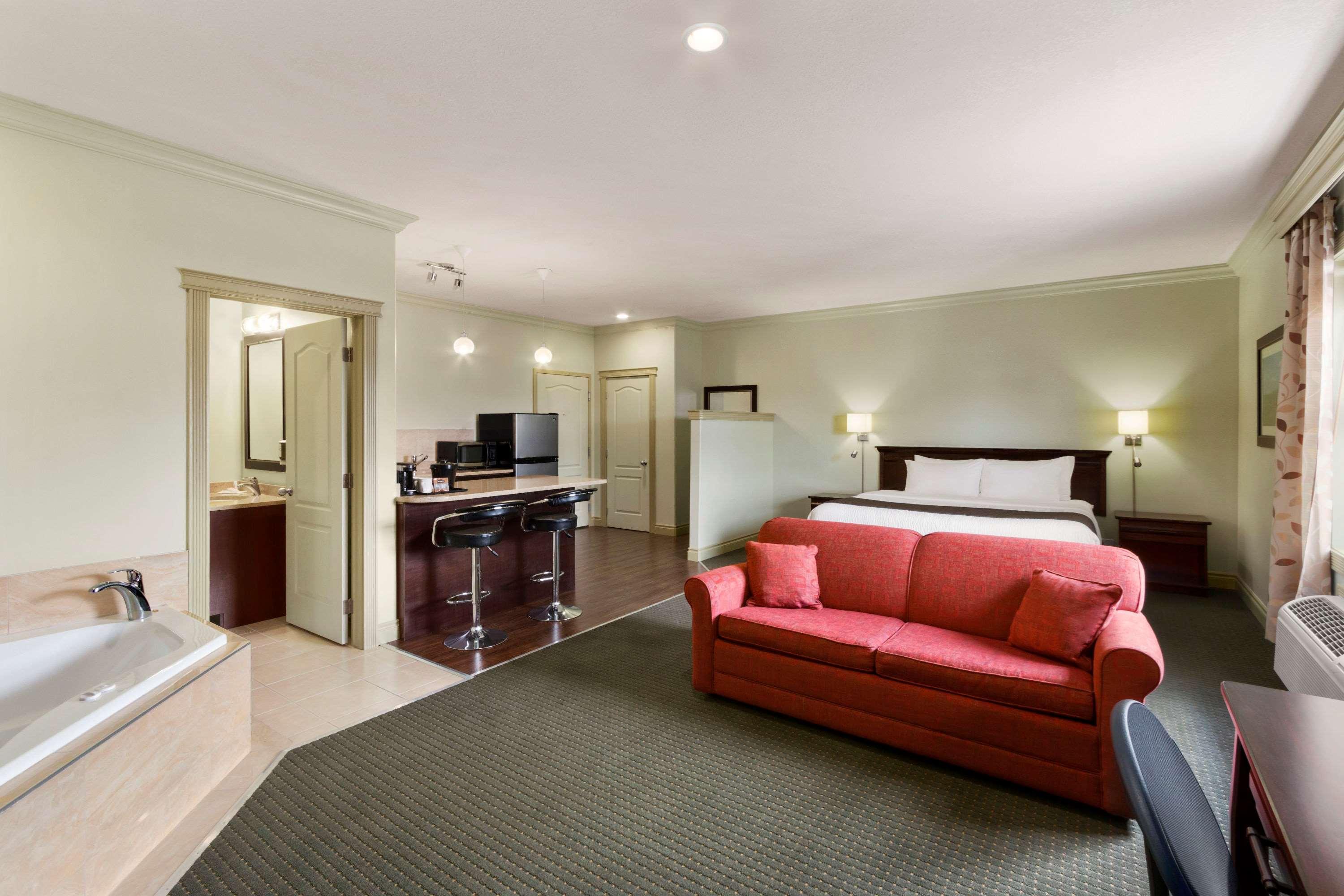Quality Inn & Suites Whitecourt Dış mekan fotoğraf