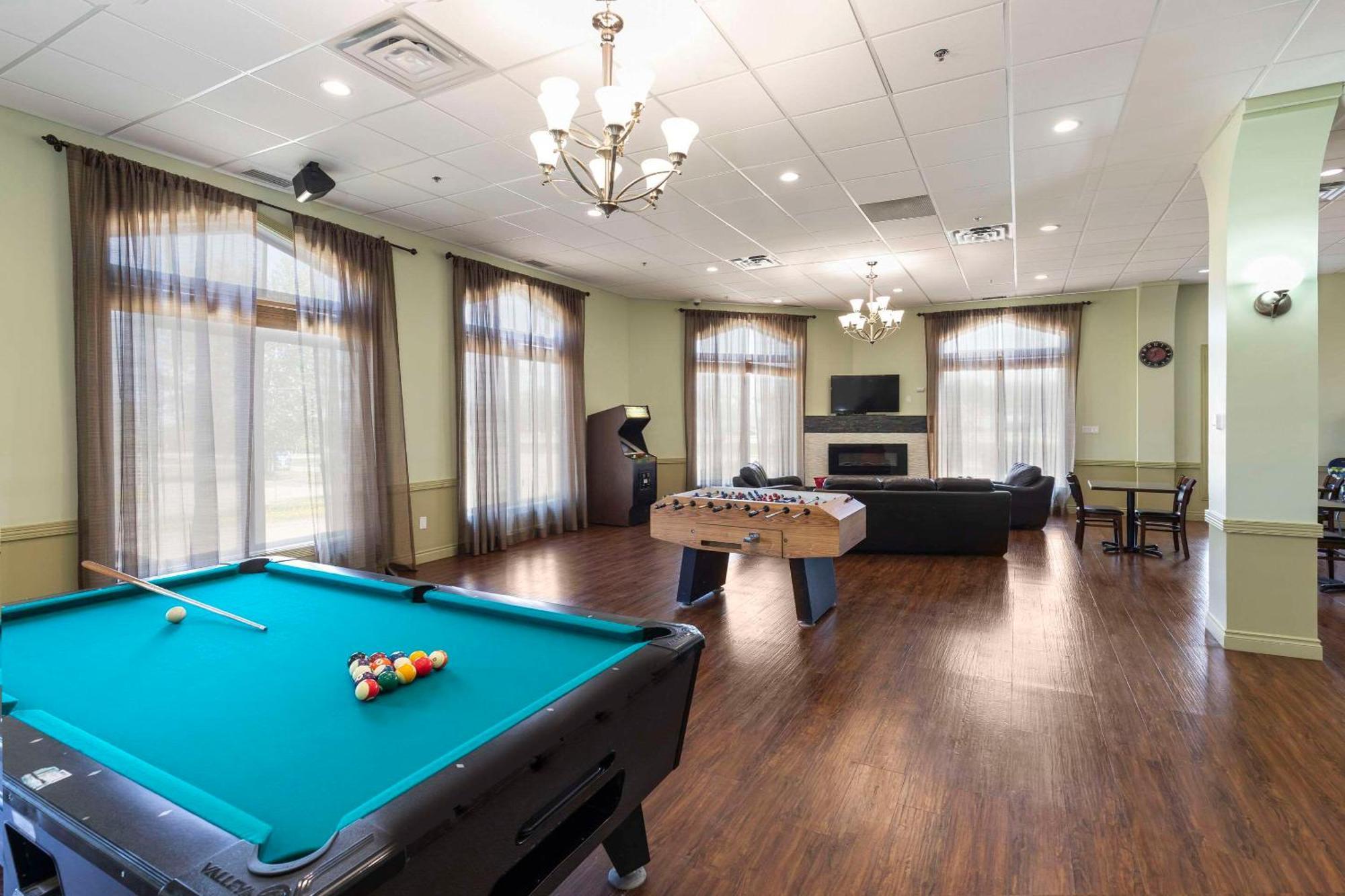 Quality Inn & Suites Whitecourt Dış mekan fotoğraf