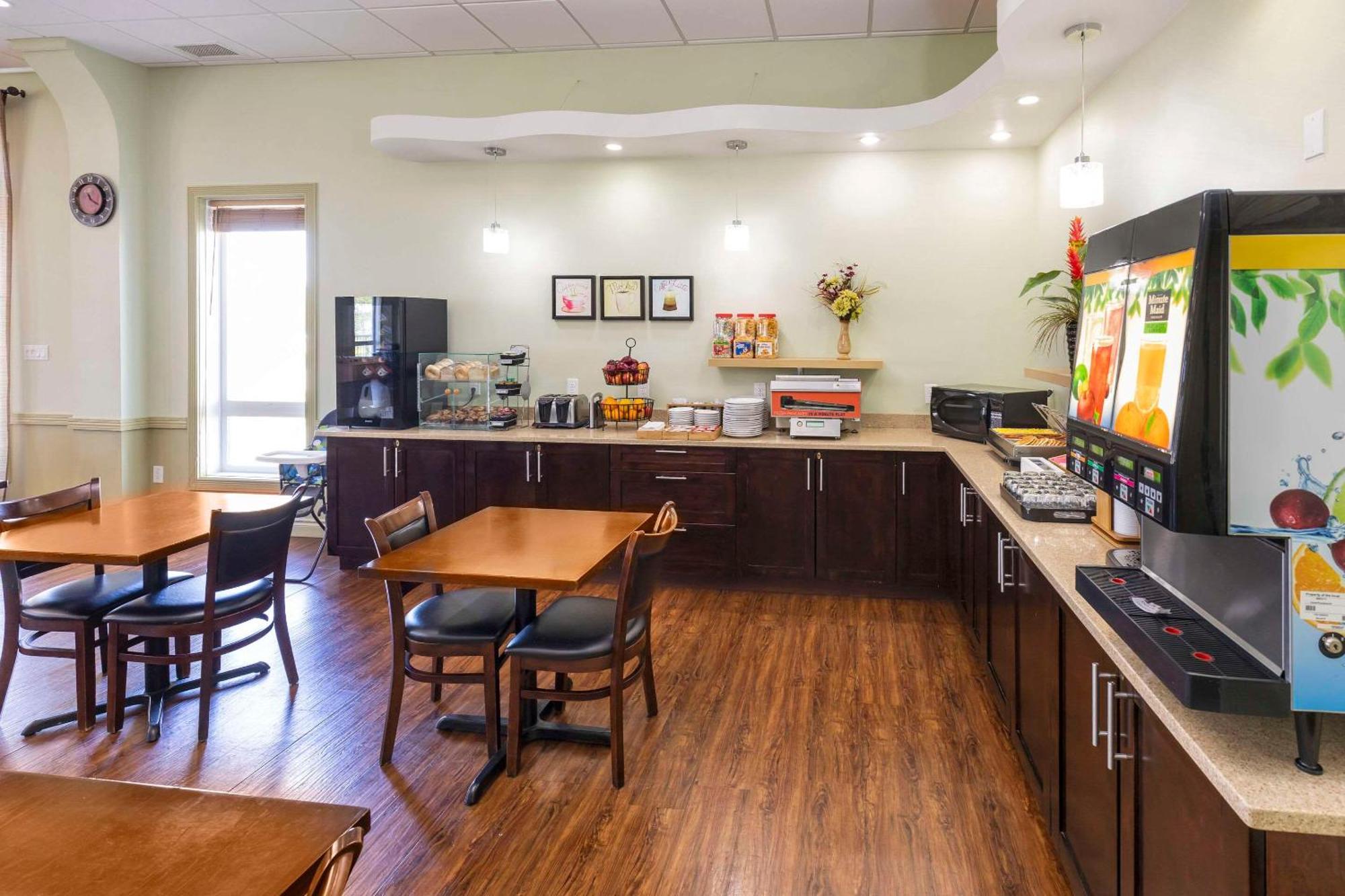 Quality Inn & Suites Whitecourt Dış mekan fotoğraf