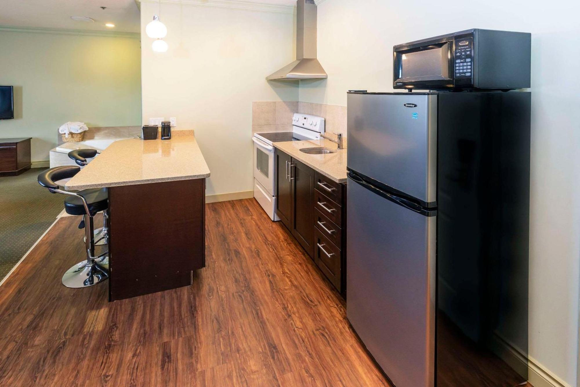 Quality Inn & Suites Whitecourt Dış mekan fotoğraf