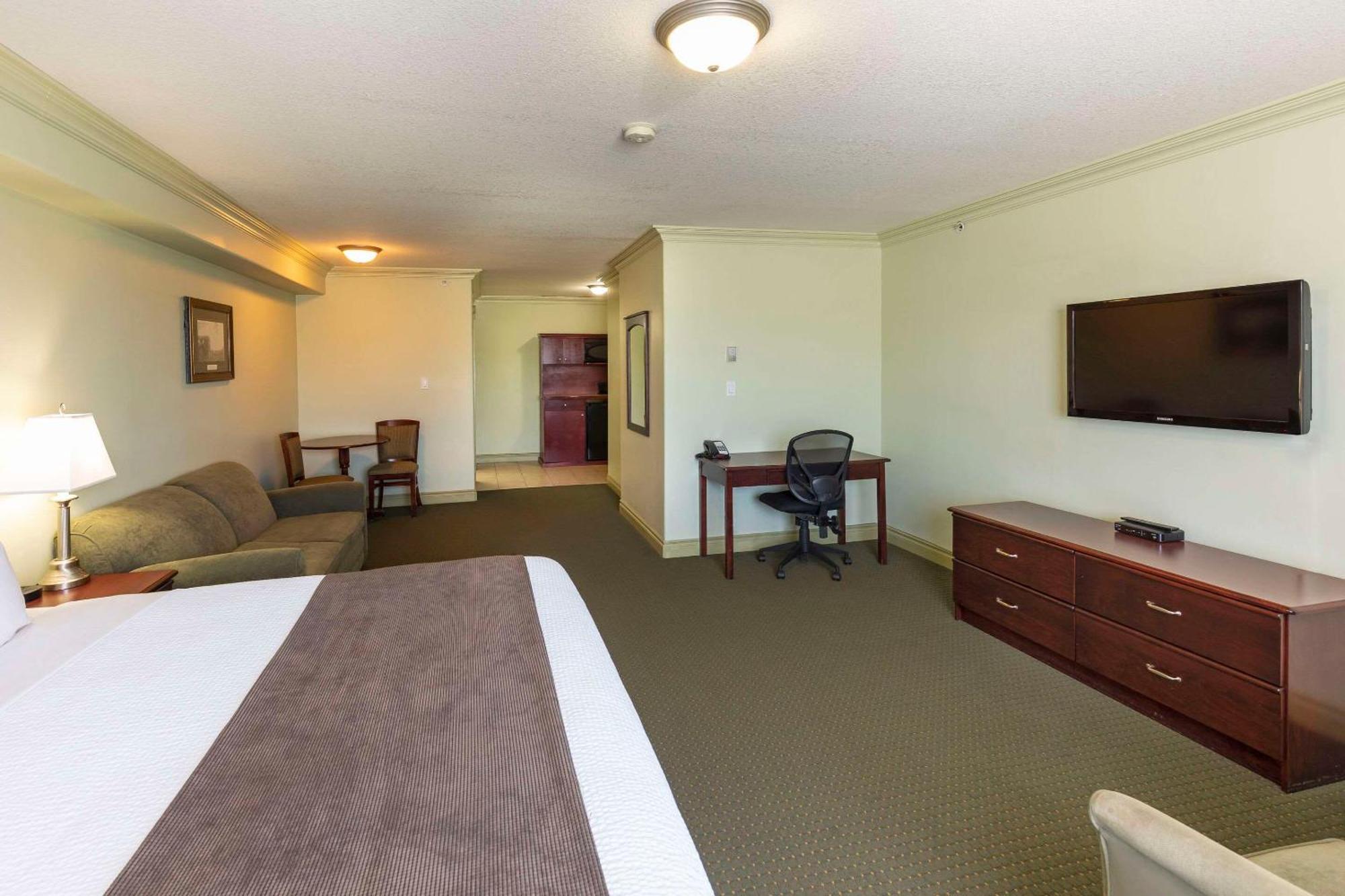 Quality Inn & Suites Whitecourt Dış mekan fotoğraf