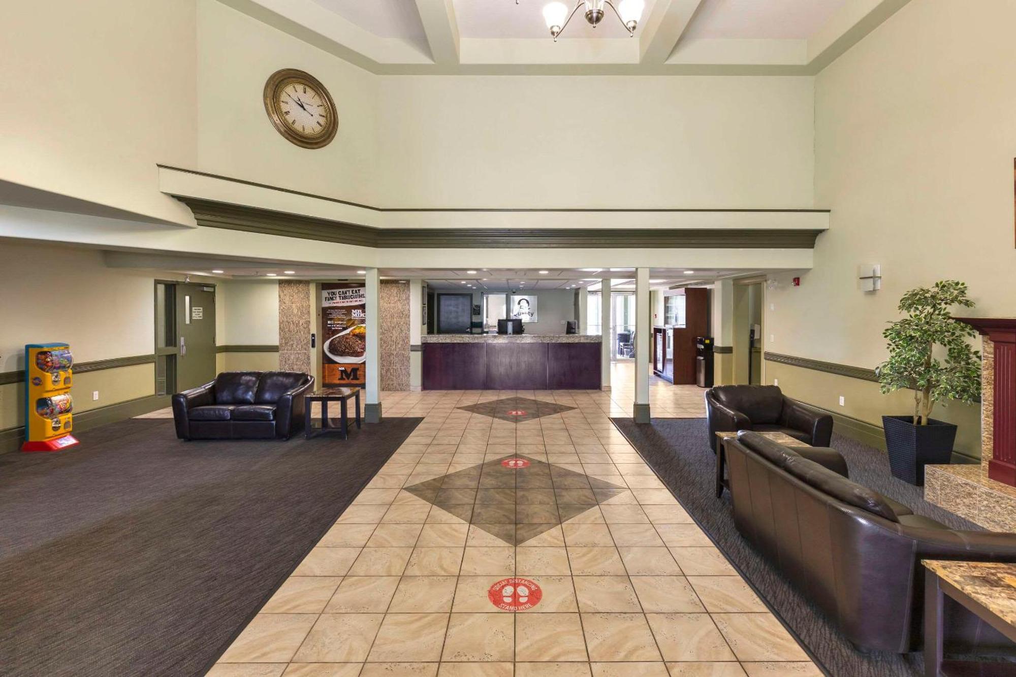 Quality Inn & Suites Whitecourt Dış mekan fotoğraf